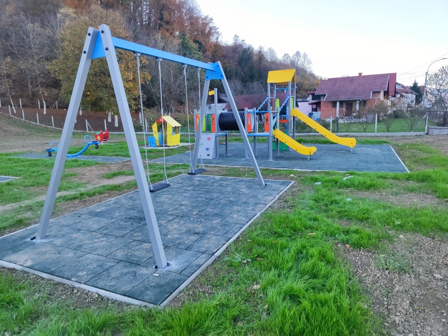 Završetak projekta "Ulaganje u izgradnju dječjeg igrališta u naselju Deževci“